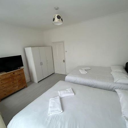 East London 2 Bedroom Flat Экстерьер фото