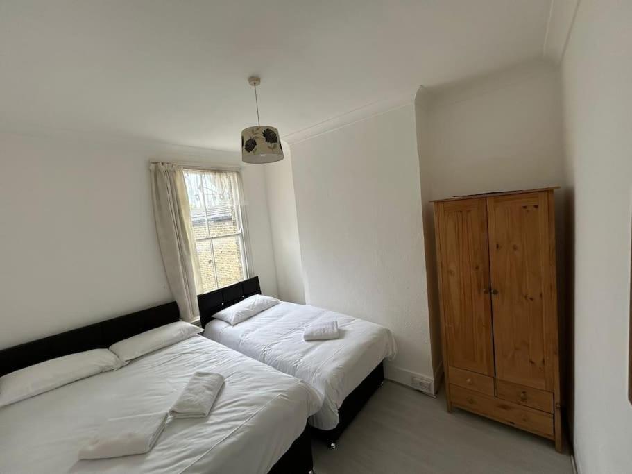 East London 2 Bedroom Flat Экстерьер фото