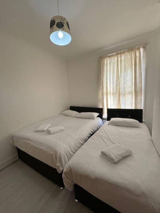 East London 2 Bedroom Flat Экстерьер фото