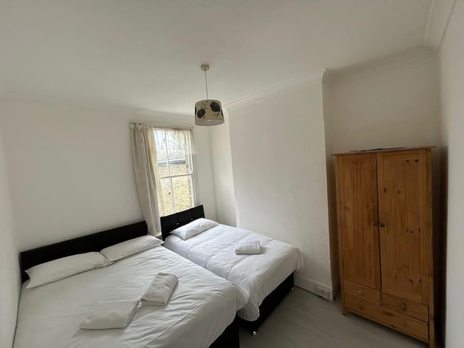 East London 2 Bedroom Flat Экстерьер фото
