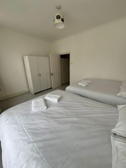 East London 2 Bedroom Flat Экстерьер фото