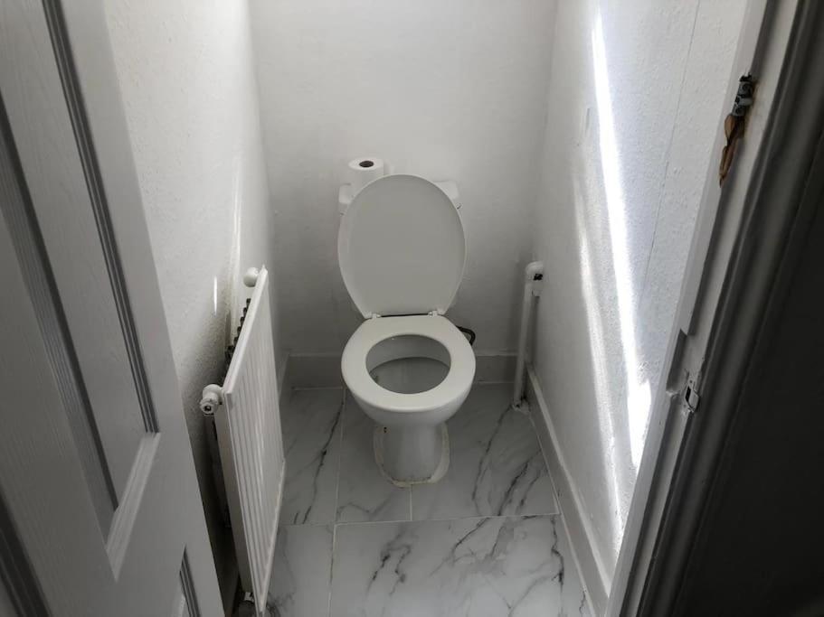 East London 2 Bedroom Flat Экстерьер фото